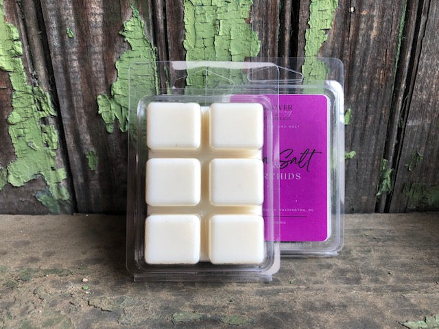 This beautiful, oceanic fragrance is a rich combination of sea salt, green leaves, ozone, sweet orange, amber, freesia and light musk. One wax cube should scent a room for several hours. All of our wax melts are made with 100% soy wax.