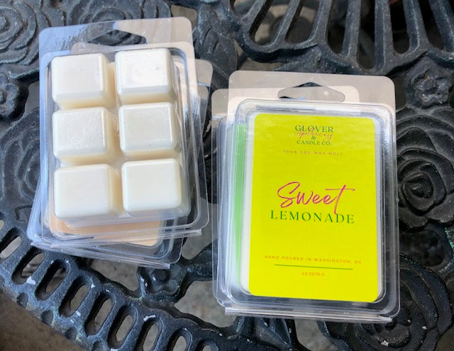 This citrusy fragrance is a combination of lemon, bergamot, melon, fresh peaches, hints of vanilla, pineapples and sugared ice.