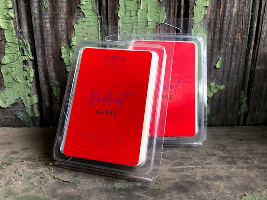This fragrance is an exotic, hypnotic fragrance that is a beautiful blend of Rose, Jasmine, Amber, Oud, Musk, Patchouli, Clove and Rosemary. This combination of warm, beautiful scents gives a unique fragrance that is romantic as it is sophisticated. 